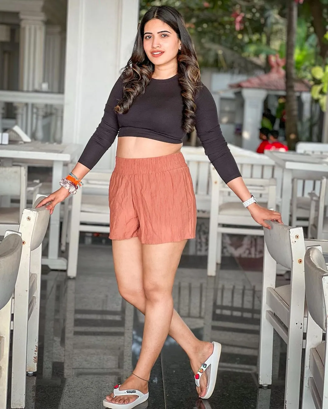 SRAVANTHI CHOKARAPU LONG LEGS SHOW IN MINI PIK SHORT 5